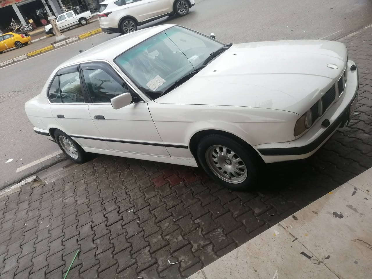 سياره بي ام للبيع موديل 1990 كير وتماتيك دفتر بانزين بي سنويه عظم عاج شرط الاضباره والقرص سياره على وضع الشركه بدون صبغ بدون ضربه بدون خياس شرط التحويل و الوكاله كير محرك شرط لا صرف لا بخار جوم كهرباء استيرن باور دوشمه جديد مكان السياره كركوك السعر 55 للاستفسار ***********
