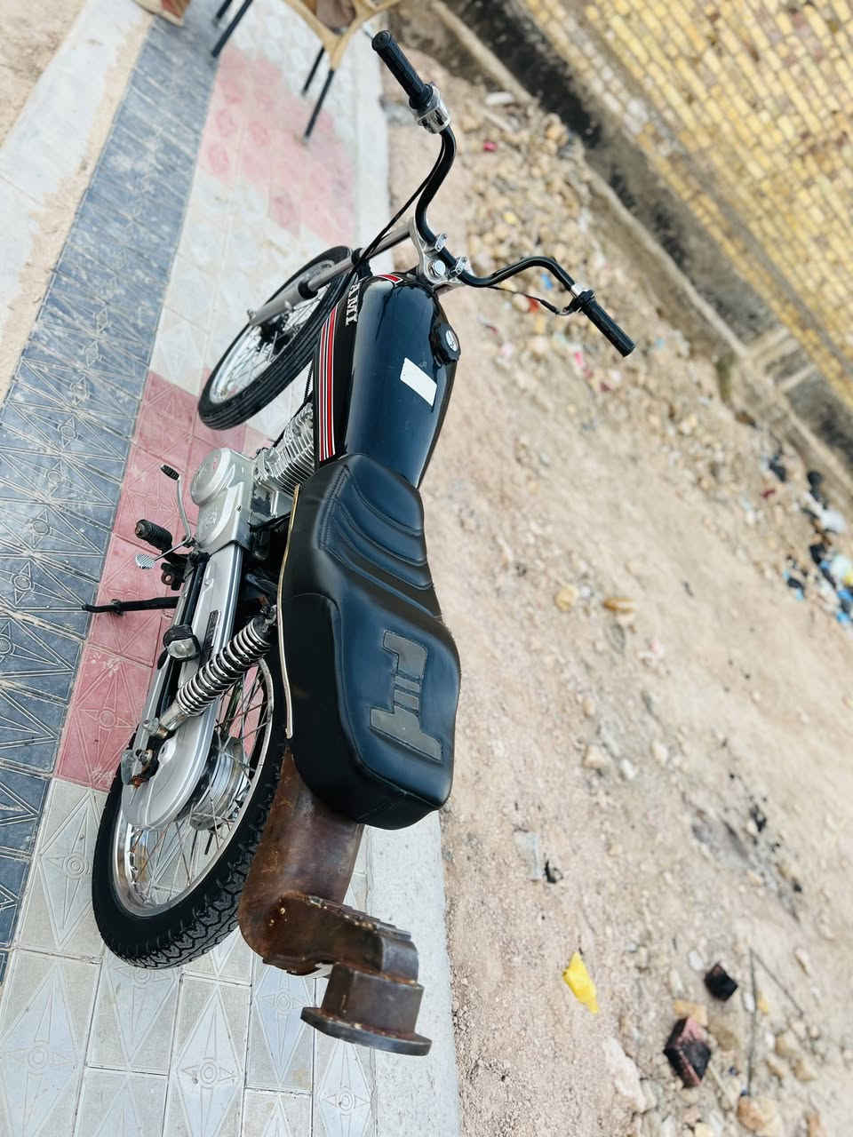 للهم صلي على محمد وال محمد ❤️ 
سلام عليكم دراجه للبيع موديل 2024 تعميرتها  كلك كفاله من كلشي  شاصي نامه شلامجه مكينه تايكر الاصليه مبدل فقط ولفات فقط المكينه لا صوت لا نضوح كفاله شاصي كفاله من عواج و لحيم  شرط الفصله ول معدل ول سرعه ول نضافه فولل شوفت عينك سعرها 400 وبيها مجال للشراي مكاني الحمزة الشرقي رقمي ***********
