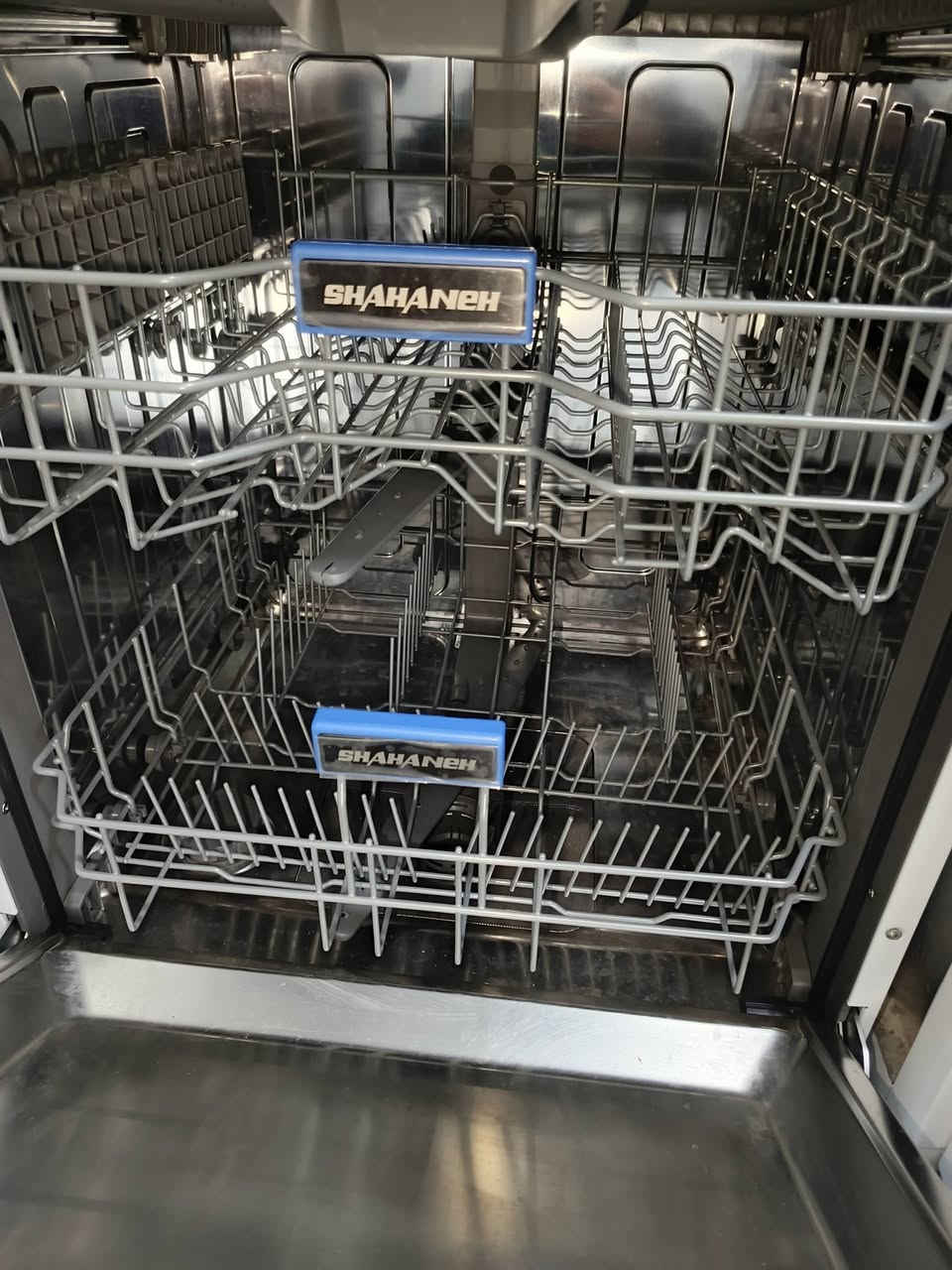 سڵاو غەسالەی قاپ شۆر 2جار بەکار هاتووە سفر سفرە  سیدسادق سعر 325هەزار ***********
