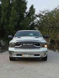 مراوس او بيع حسب القناعه للبيع دوج رام كلاسك 2022   رقم بغداد دولي جدي...