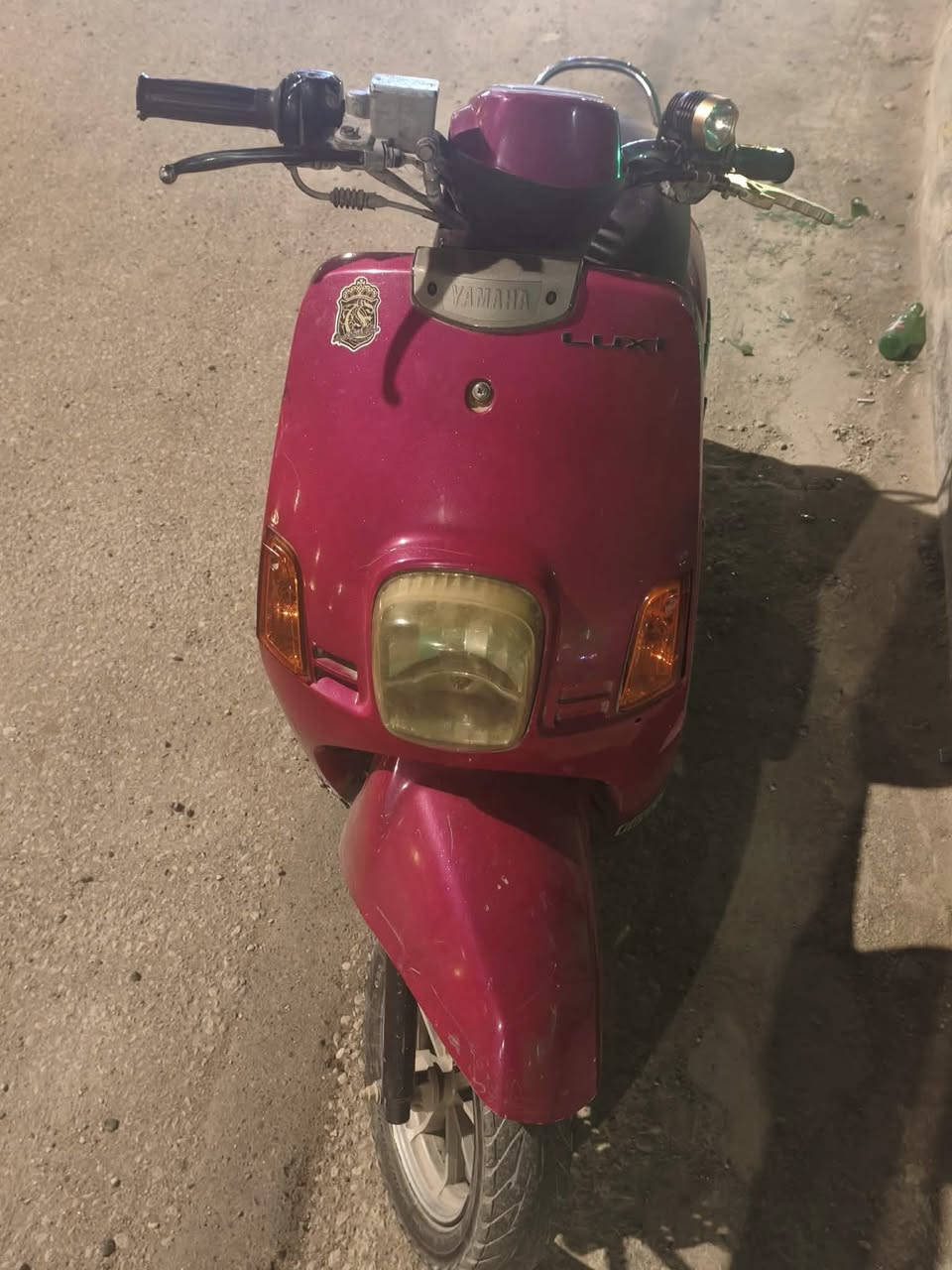 للبيع دراجة بوليس ياباني مكينة نضيفة مامفتوحة بس ولفات كلة شغال كهربائية اشاير لايت هورن كلة شغال بيهة باتري بس للسلف ميشتغل نقصها راجز السعر 400بيهة مجال حك الجية مكاني كربلا حي النضال يم المستوصف للتصال *********** موجود خاص
