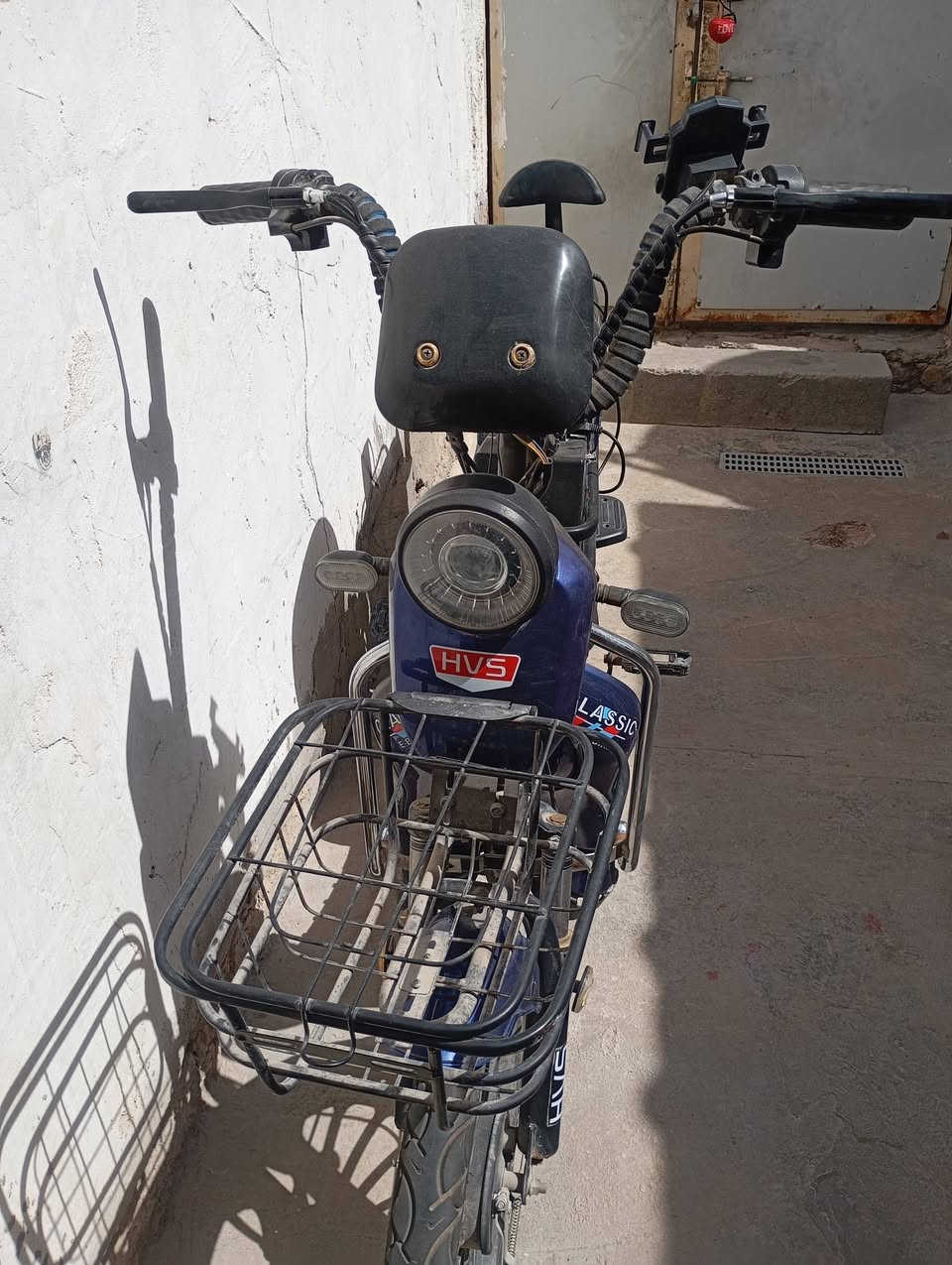 السلام عليكم دراجه شحن للبيع احطها عالشحن تشتغل اوخرها تطفى اللي يريد يدخل خاص  وهذا الرقم ***********
