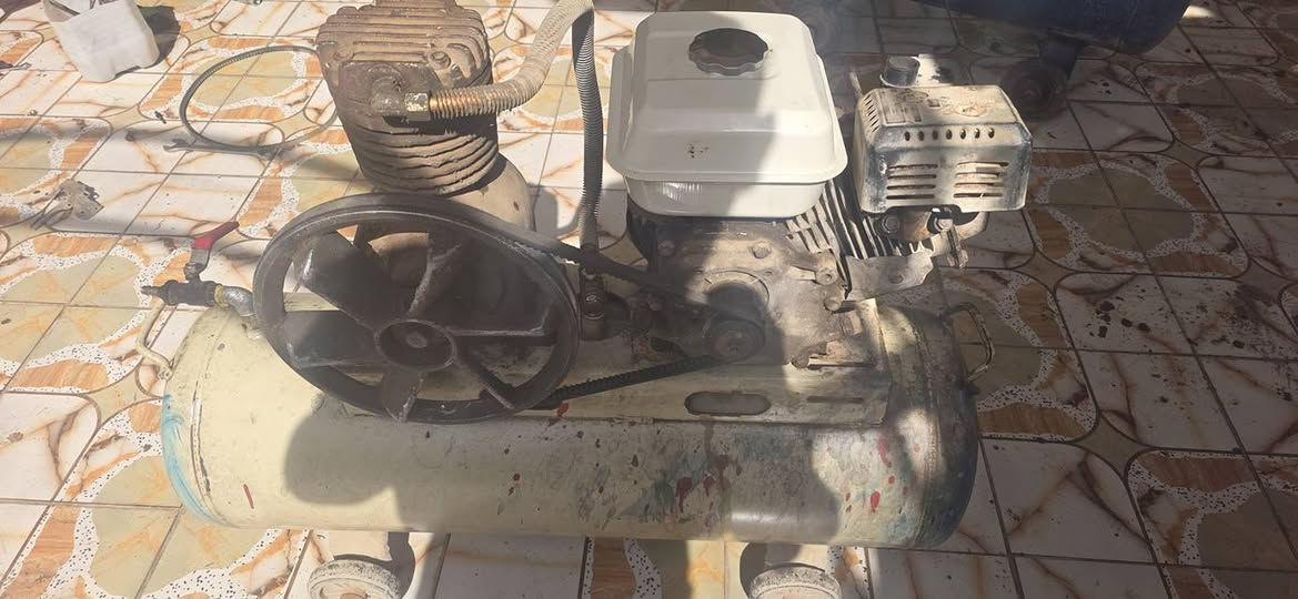 كنبريسر للبيع حجم ١٠٠ عل فحص السعر ٢٠٠ الشراي يجي خاص او ينتصل عله الرقم ***********العنوان حله
