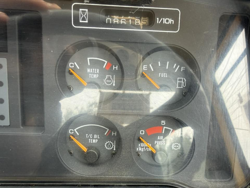 السلام عليكم شفل كاوسكي حجم 65ZAموديل 2003 اصل محرك ازوزه عدد الساعات 8000h الف ساعة دخول جديد للعراق شفل بحالة زيرو العنوان واسط الصويرة ***********
