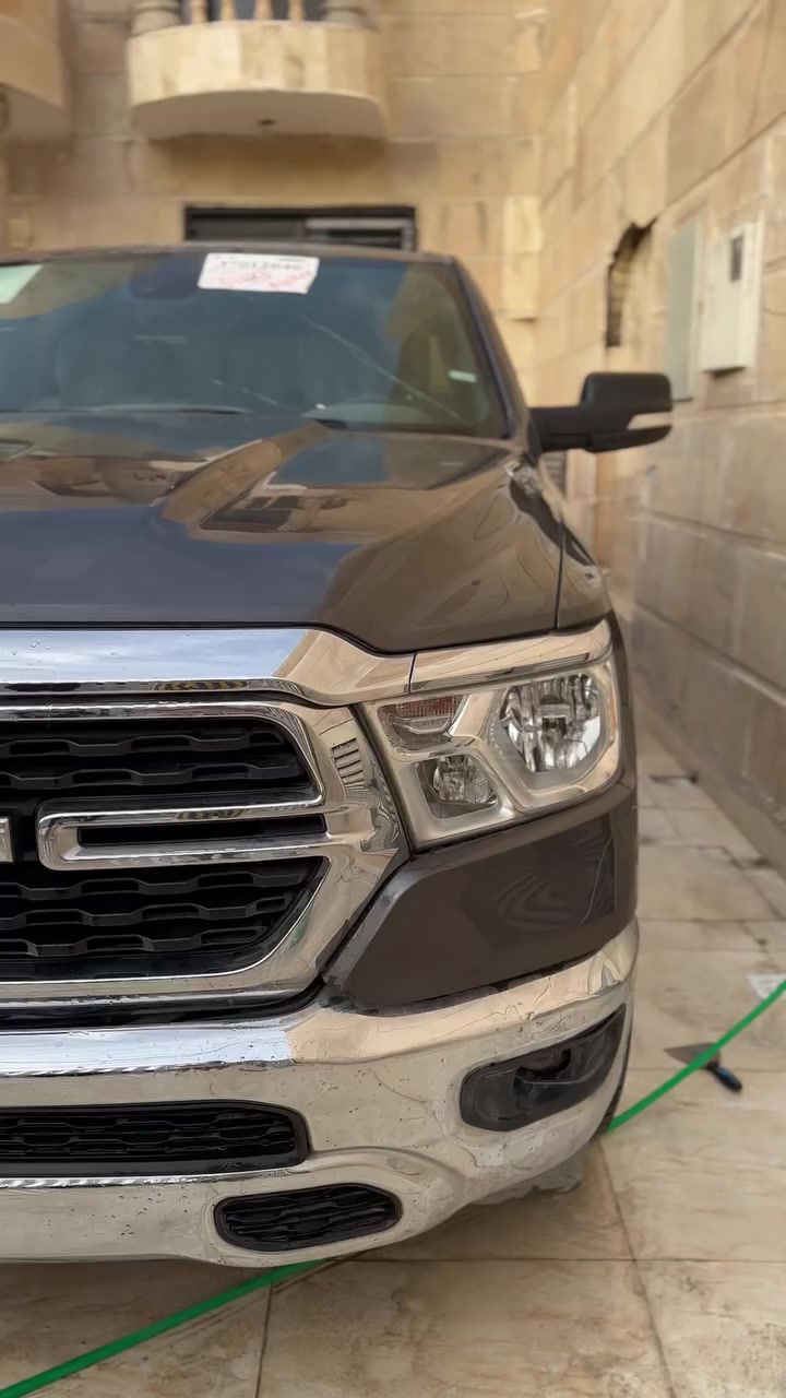 RAM بك هورن للبيع
2022
للتواصل اتصل على الرقم *********** 
بدي قصير باب قصير 
8 سلندر 

تتميز رام 1500 بك هورن (Big Horn) "باب قصير/كابينة طاقم (Crew Cab) أو كابينة ممتدة (Quad Cab) مع بدي قصير" بمحرك هيمي 8 أسطوانات سعة 5.7 لتر بقوة 395 حصانًا أو محرك بنتاستار V6 سعة 3.6 لتر، مع ناقل حركة أوتوماتيكي 8 سرعات. تشمل المواصفات الشائعة دفعًا رباعيًا/خلفيًا، مصابيح LED، بدي قصير مخصص للأداء والعمل.
