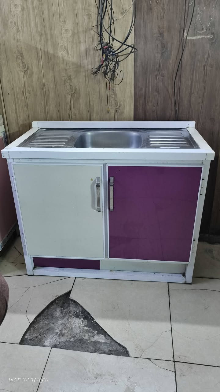 مكانهن حي الجهاد اكو توصيل مستعجلين عليهن ***********
مكيف طنين اخو لجديد شغال تدفئه وتبريد 
طباخ 4 عيون كوله شغال 
ثلاجه اخت لجديده تجميدهه فول
سنك تسكام تكمه نظيف جداً 
سبلت طن توسوت تدفئه وتبريد كامل
