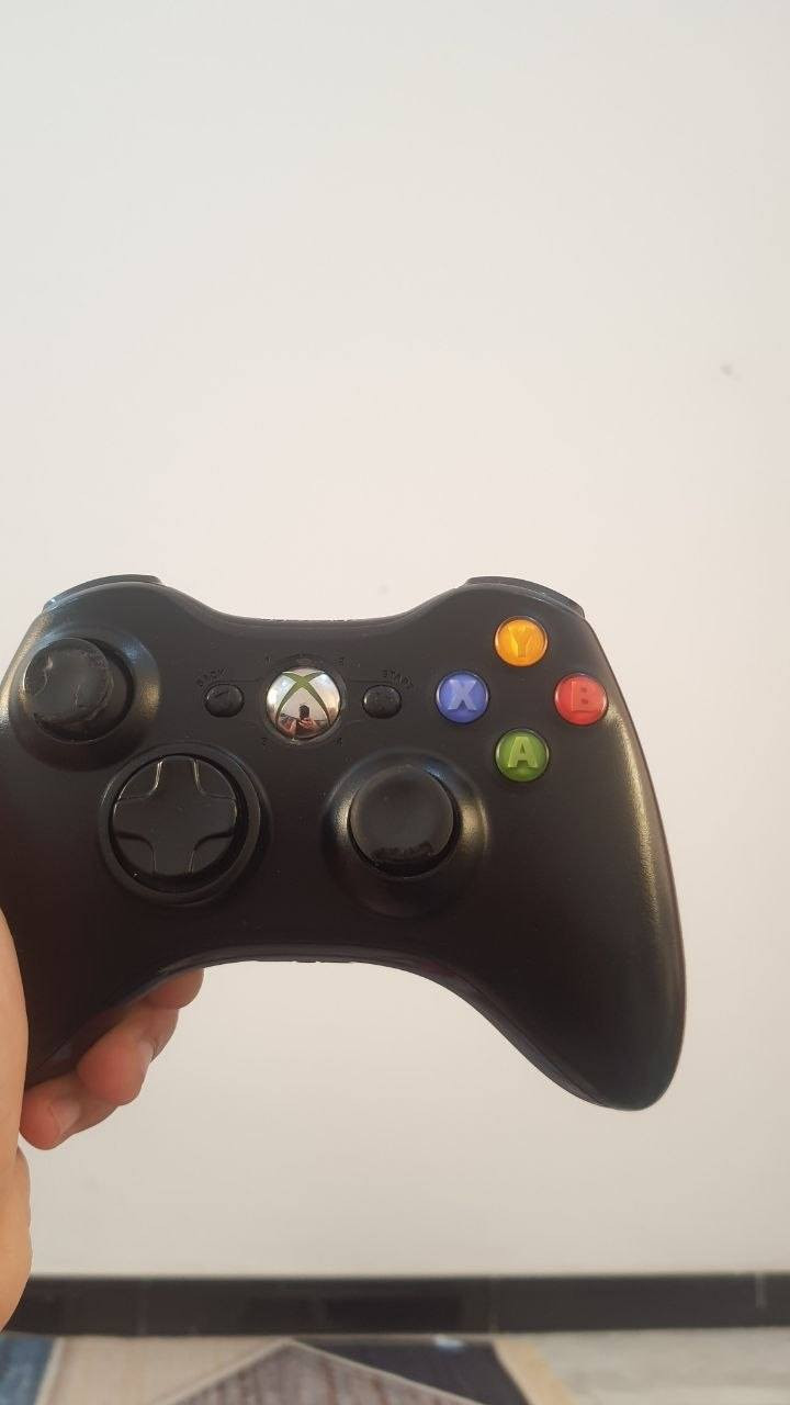 اكس بوكس 360 سليم (Xbox 360 Slim) للبيع 
الجهاز بعده جديد ونظيف جداً جداً (جان مضموم)غير مهكر وبحالة الوكالة.
ملحقات الجهاز
 جويستك وايرلس الأصلي  
 المحولة الأصلية 
 فيشة HD 
 مشغل الأقراص شغال 100%.
  الجهاز وياه ألعاب خزن 
الموقع:الناصرية مركز 
 (150 الف )
للشراي واليدور نظافة 
للتواصل المراسلة على الخاص 
او على الرقم ***********
