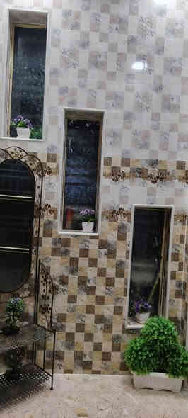 السلام عليكم 
بيت في نادر الثانيه بناء حديث 2020 
المساحة 375 م
النزال 30
الواجهة 12 
طابقين شقتين منفصلات 
للاستفسار الاتصال بالرقم *********** واتساب
