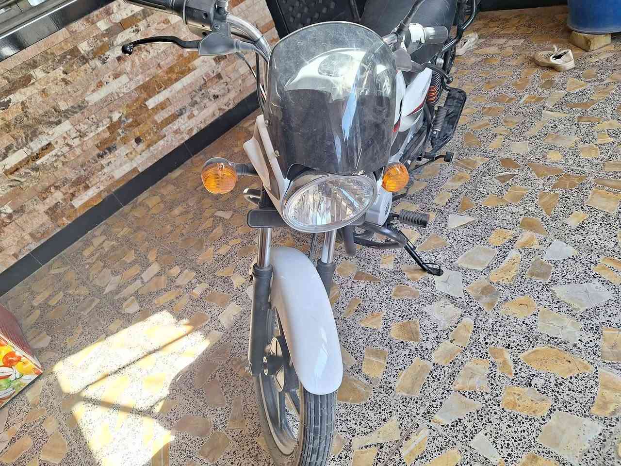 دراجه بوكسر كلاسك 2023 نضيفه ومكفوله من كلشي ومرقم والتحويل ثاني يوم مكاني حي الجهاد وهذا رقمي *********** رايدها 2,500,000 مليونين ونص قفل
