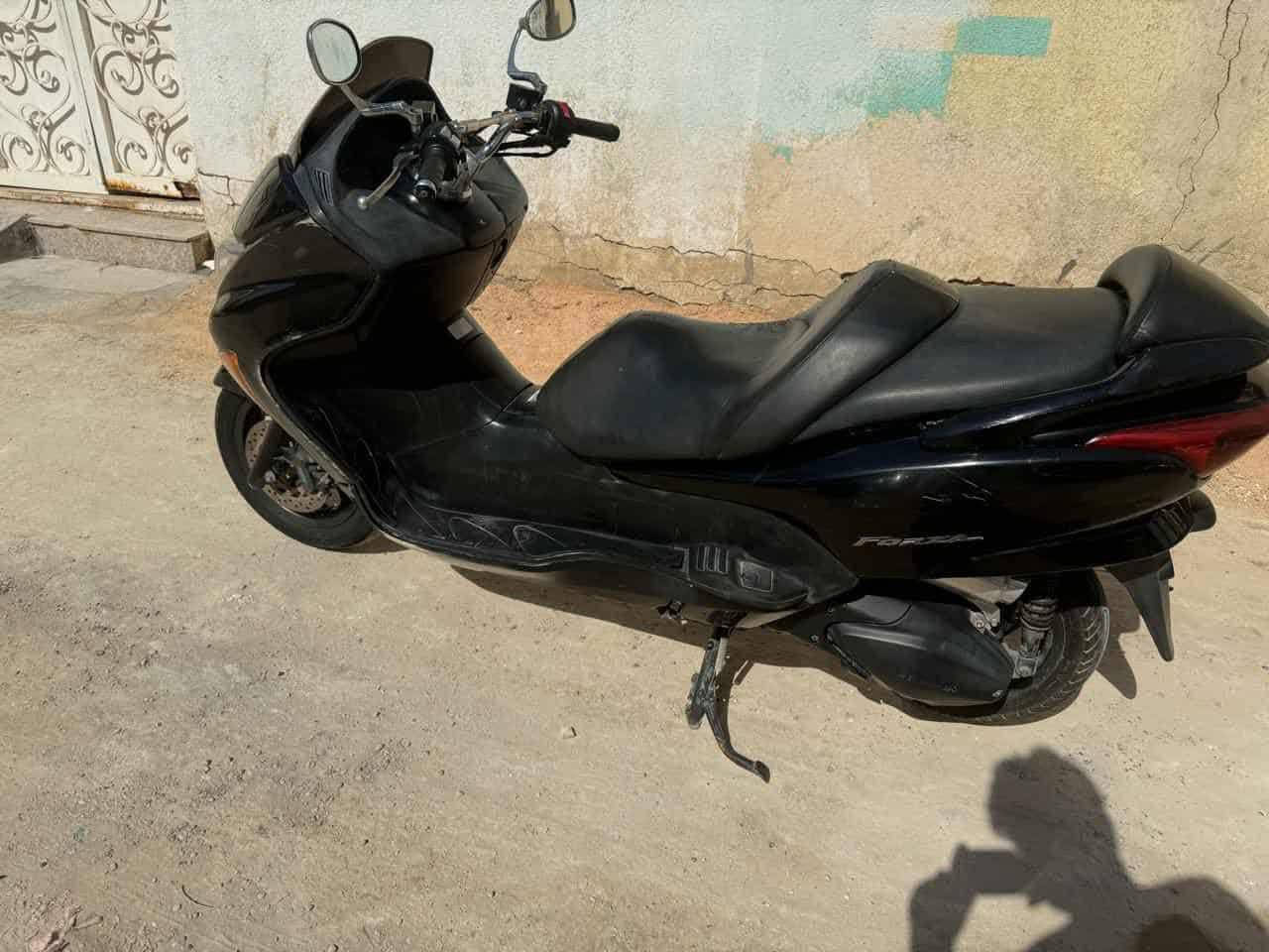 فورزة للبيع دراجه شخصية نضيفة محرك نضيف شلعه وكلشي تمام للبيع مستعجل السعر ( ٧٠٠ه )
مكاني بغداد البياع 
( *********** )اتصال فقط مامتواجد بلفيس.
