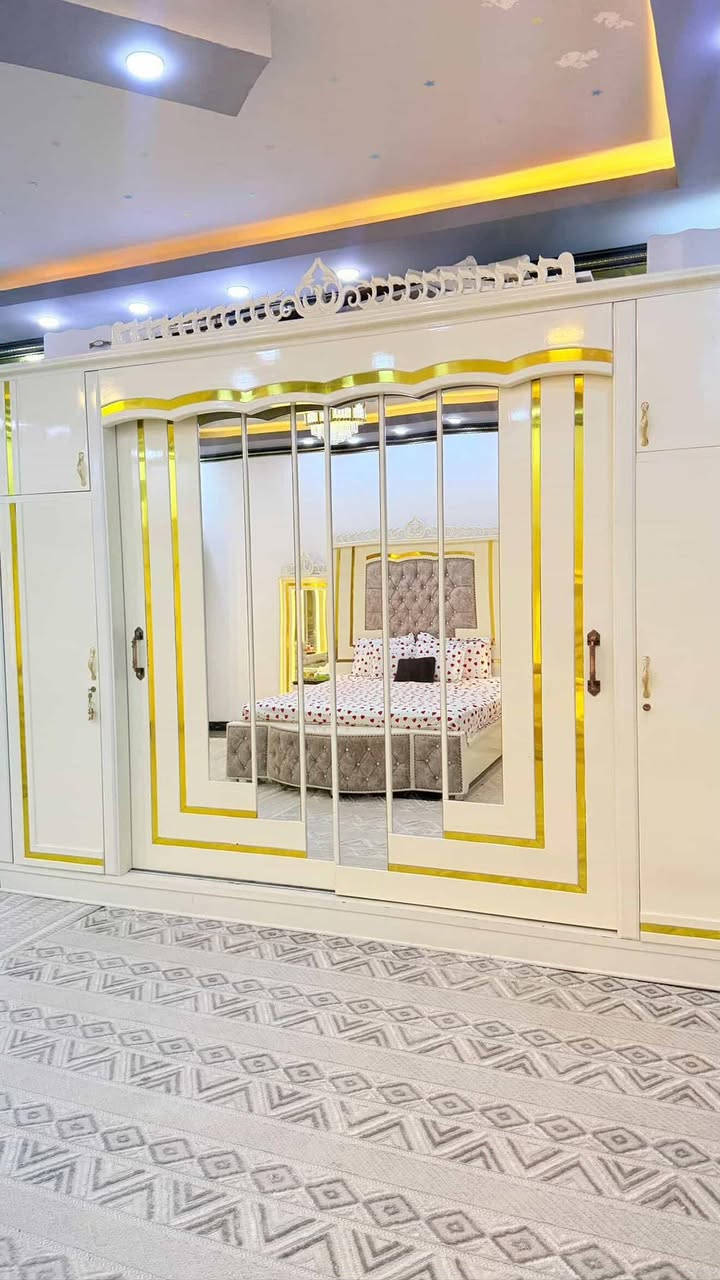 غرفة اخشاب نظيفه خشب عراقي تسكام مابيها اي شي مكسور اناره بالميز وبالجربايه السعر عل اتصال *********** مامتواجد خاص
