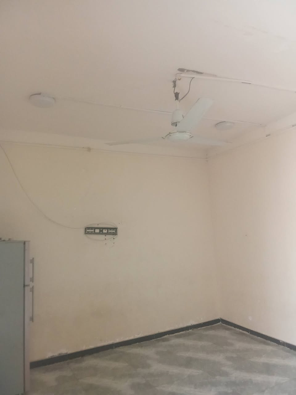 بيت حلو ومرتب كلش نظيف زراعي الحمد نزلت سيد عوده ميتين متر مربع غرفتين صاله 9متر كبيره مطبخ كبير صحيات داخليه اوصحيات خارجيه براني 8متر كافت الخدمات متوفره كهربا ماي مولده قريب على شارع الزوار السعر 22اوبيه مجال حق الجيه ارقام الهاتف بيهن واتساب ***********.   ***********.  مرقم من قبل البلديه سند 25 امداور
