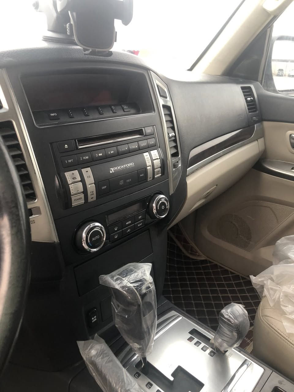باجيرو حبتور رقم بصرة. ماشية ١٨٨. الرقم انكليزي. السيارة بيها بنيد مبدل بدون ضربة. السنوية بأسمي. السعر ١٨٠. وبيها مجال. مكانها ناصرية.


**إذا كنت صاحب هذا الإعلان وتريد حذفه لأي سبب، رجاءا أرسل رسالة إلى الدعم الفني**