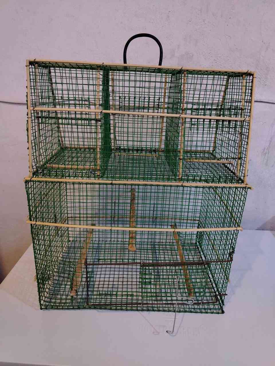 السلام عليكم٣ اقفاص للبيع واحد قفص صياد ٣ مصاييد بي سعر ٢٥ والثاني خانه سعره ١٣ والثالث قفص بلبل  سعره ١٠ بغداد حي العامل قرب دائره الكهرباء ***********
