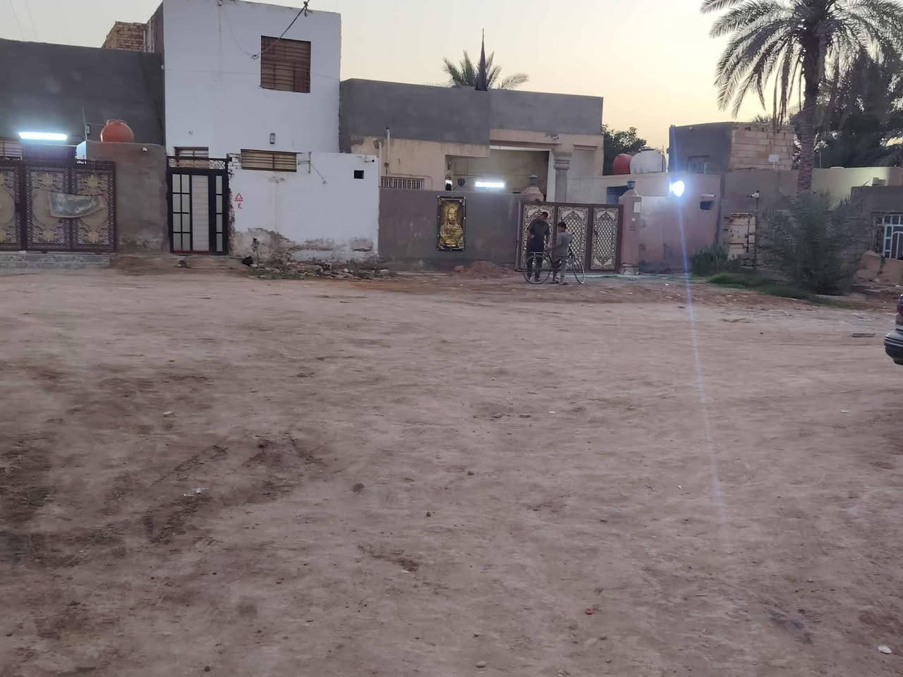 عرصه 400 متر تبعد عن الشارع العام طريق الديوانية - دغارة 50 متر زراعي سند 25 بأسمي مجاور مدرسة ابن الهيثم قرية ألبو حنين.
للأستفسار أكثر هاتف *********** واتساب
