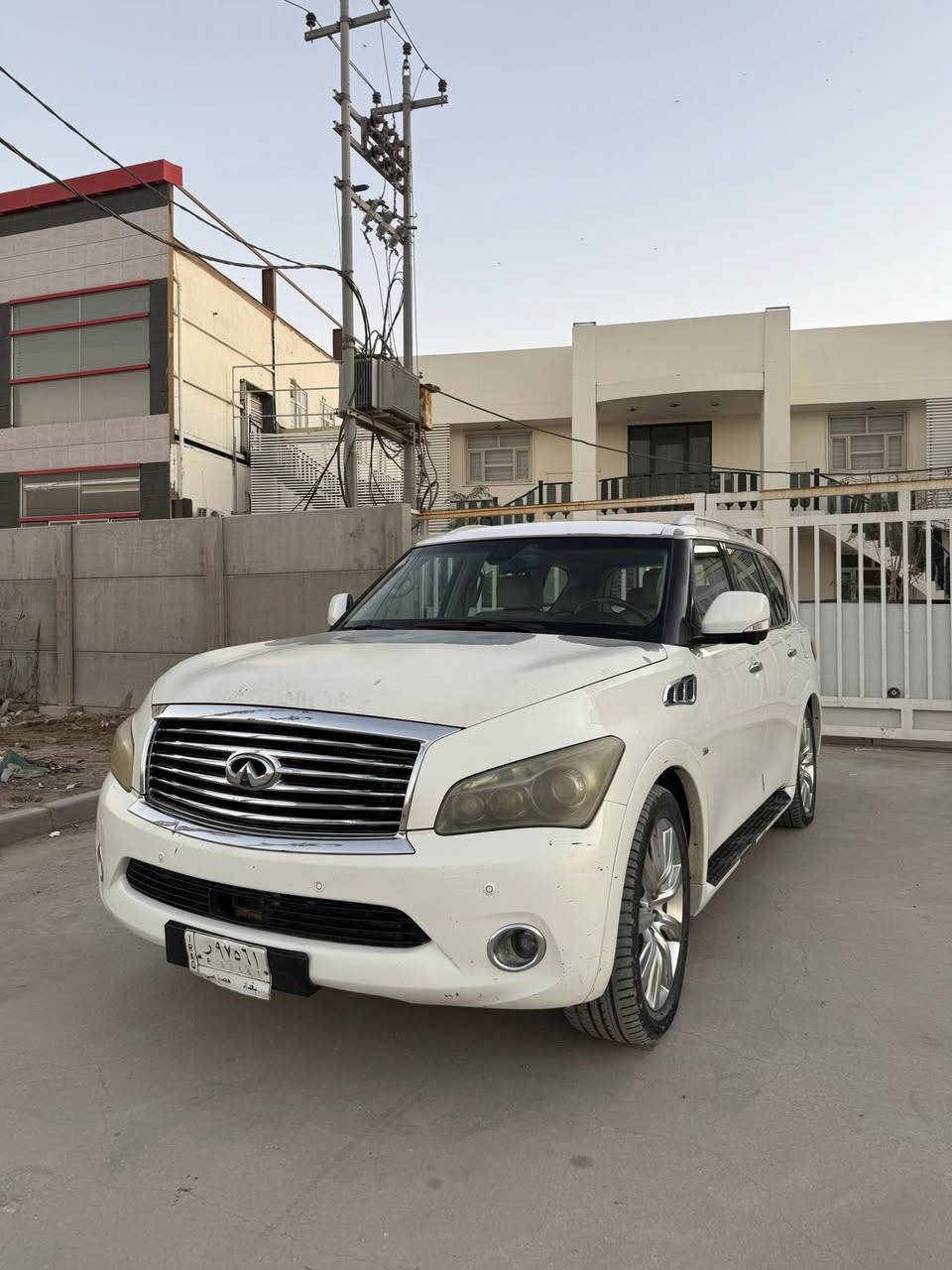 انفنتي QX80
2014
السيارة كفالة عامة 
كير مكينة 
ضربه 
صبغ 
بارد 
السياره جديده 
فقط هذا الجراد في الصبغ كما موضح بالصور 
مواصفاتها معروفة 
السعر 200$ 
للتواصل ***********
