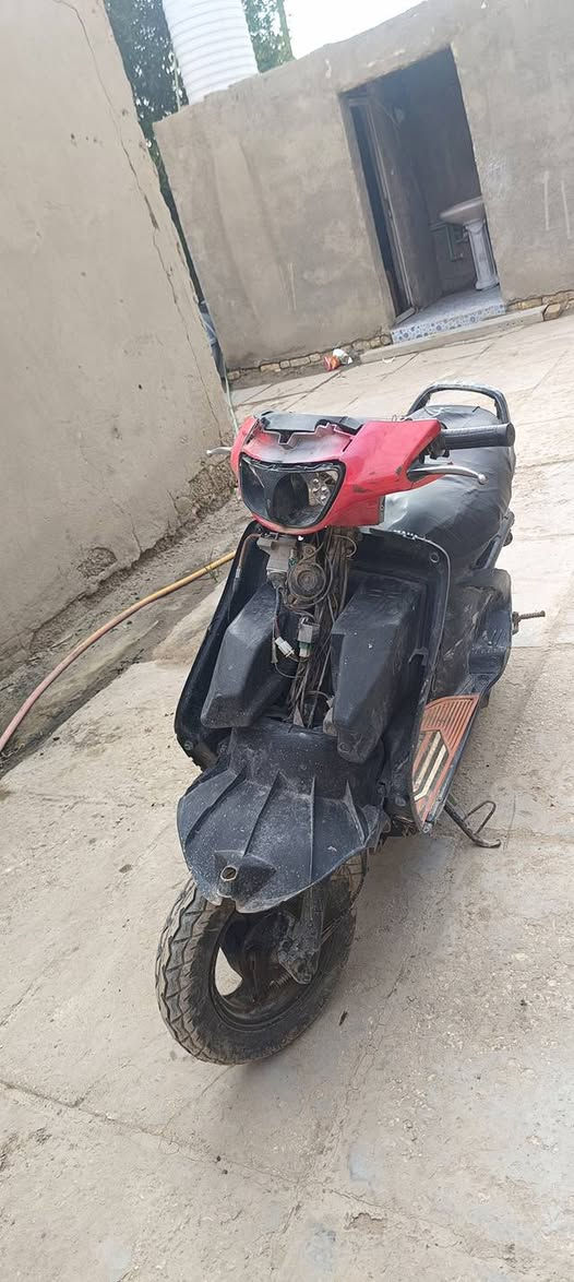 السلام عليكم دراجه فراشه هندر واحد تشتغل وخير من الله سعره 200 مكاني دوانيه 
***********
