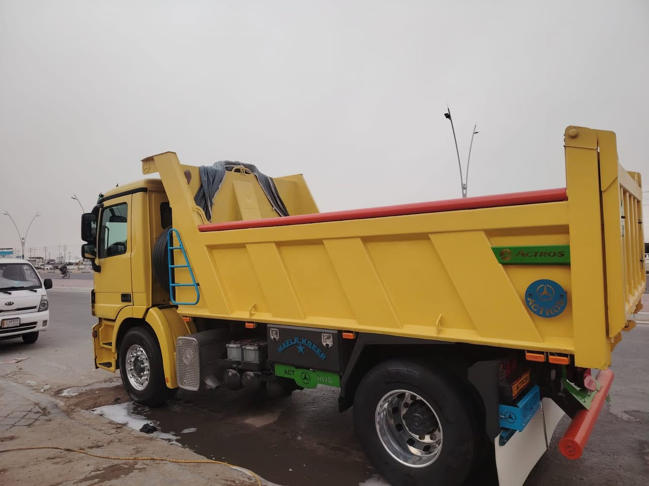 سلام عليكم لوري اكتروز قلاب تك للبيع مواصفات مكينه حجم 35كيرحجم 210 شاصي 18سياره طويلة ومقصره جوبلس بلادي بل سنويه قلاب رقم نكليزي بصره موديل 2004بلادي مكفوله كفاله عامه السعر 335بيهه مجال حك الجيه رقم الهاتف *********** مو شراي لايتصل
