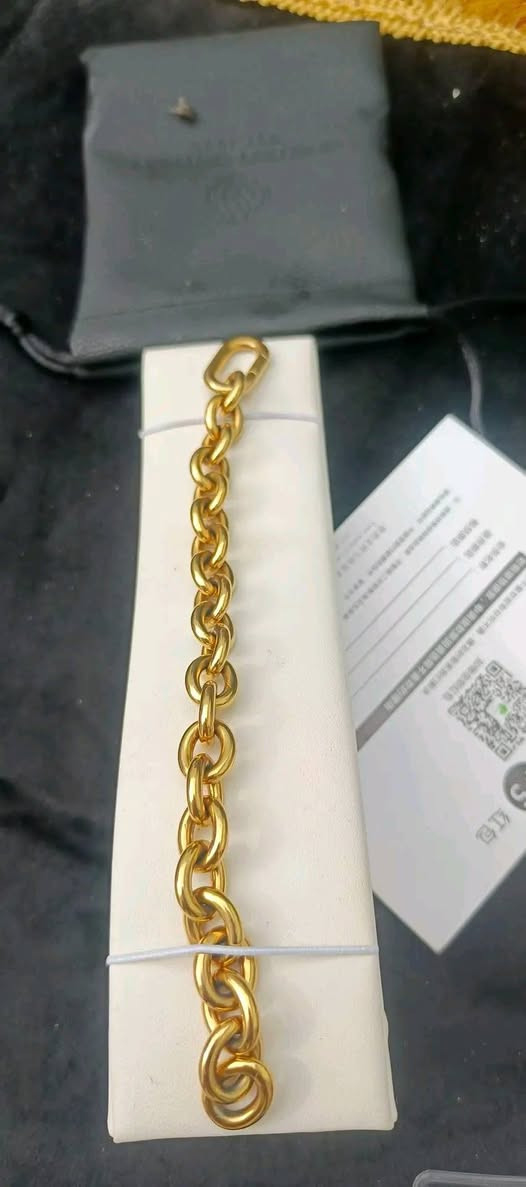 قطع من ماركات مختلفه كارتير سوارفسكي وموزنايت كل القطع يجي وياها كارت والموزنايت مختوم 925


**إذا كنت صاحب هذا الإعلان وتريد حذفه لأي سبب، رجاءا أرسل رسالة إلى الدعم الفني**