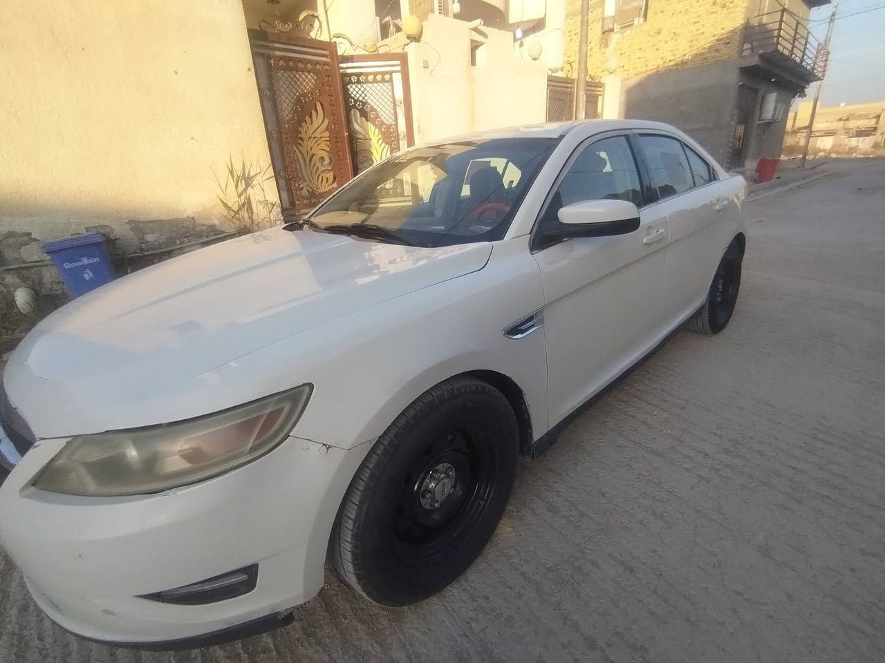 سلام عليكم فورد تورس ١١ لبيع السياره مصبوغه حزام التفاصيل على رقم ***********
