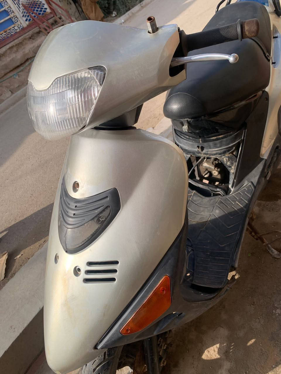 دراجة ياباني ساسوكي حاوية مجفته اول مره شغالة سلف باتري جديد كهربائيات للبيع السعر ٤٧٥ وبيه مجال للاتصال على الرقم *********** العنوان القرنة
