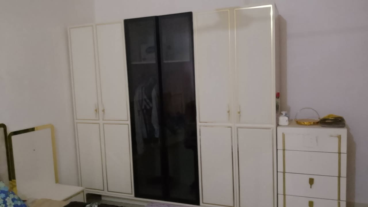 غرفة نوم نضيفه و مرتبه
السعر 450 الف
النجف مقابل ملحق قرية الغدير 
***********
