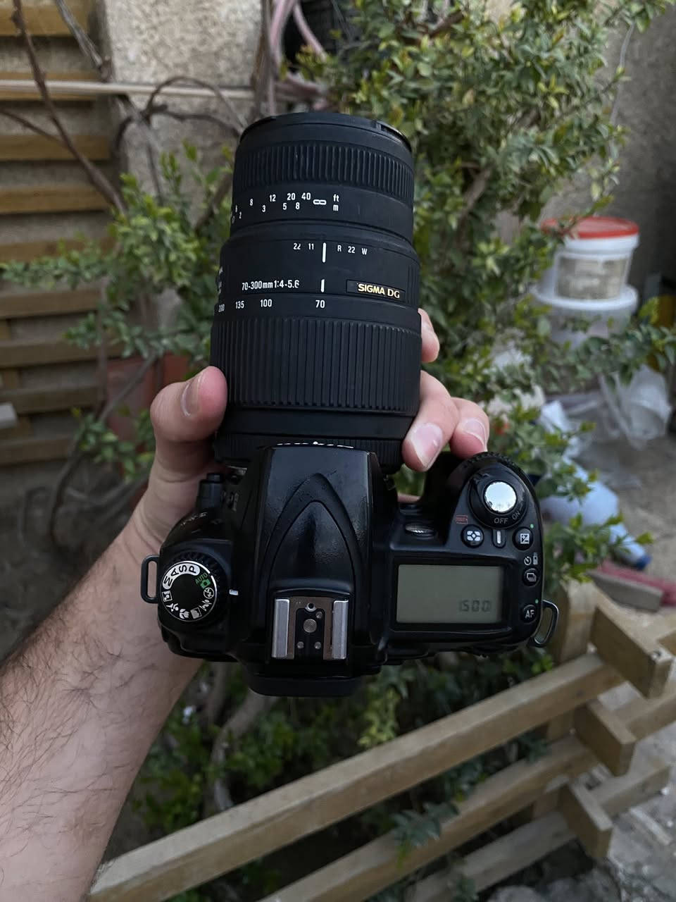 للبيع كامرا نيكون D90 نضافه موضحه بصور مع عدسه رياضي 70-300 سيكما
ملحقات 
عدسة 70-300 سيكما 
شاحنه 
بطاريه 
حزام 
السعر 290 الف وبي مجال للطيبين 
المكان بغداد البنوك 
لايوجد توصيل


**إذا كنت صاحب هذا الإعلان وتريد حذفه لأي سبب، رجاءا أرسل رسالة إلى الدعم الفني**