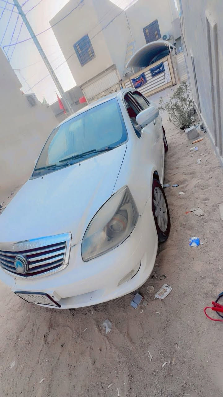 سلام عليكم جيلي موبل مديل 2012 توه مبدل حداده كامله ومشط وراديتر امس شادهن  كير ومحرك بلاد سياره مصبوقه جماليه صبق مضبوط سنويتها مجدده 29 تنتهي رقم بصره موجوده سياره بل بصره تنومه السعر 35مكلف بل نشر  ***********
