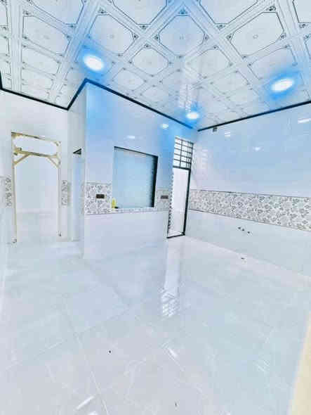 دار مساحة 100م للبيع في مجمع بيتي ٢ (سند حر) وبسعر مناسب 72 بناء جديد مع وجود كاونتر وباب دفتريه مقابل مجمع السلطان مجاور مدرسه المعرفه للاستفسار الاتصال على الرقم *********** بيه
