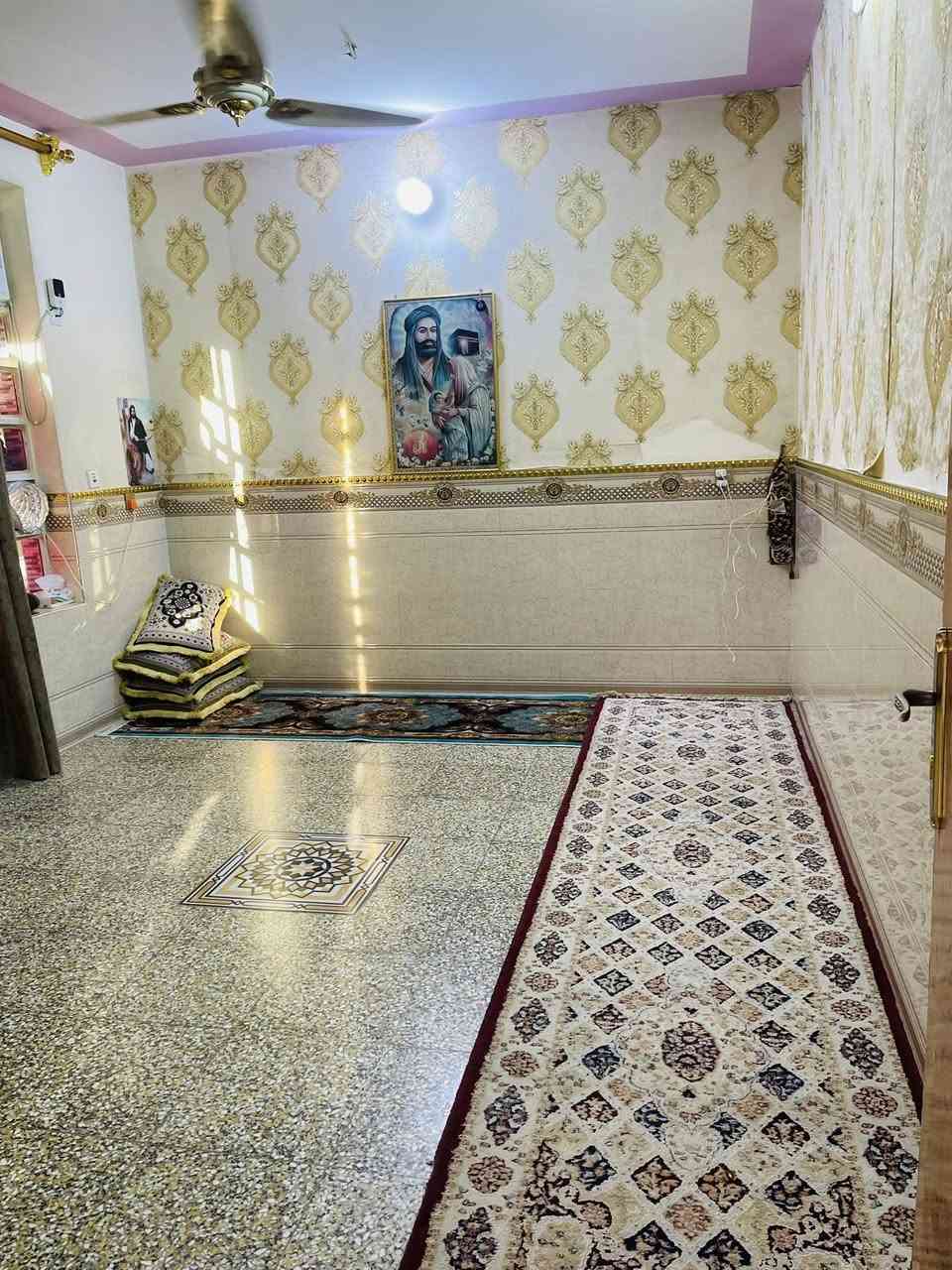 متاح بيت للبيع مساحة مربع طابقين بناء جديد الحسينية منطقة الظباط مقابل شارع المركز الزهور الاستفسار ((***********))
