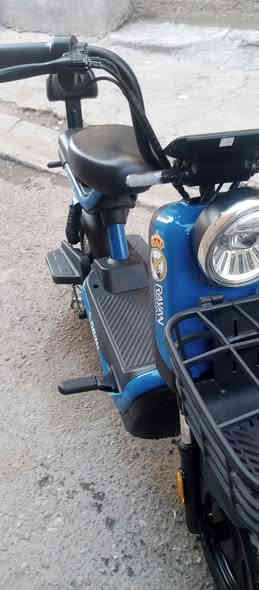 السلام عليكم للبيع دراجه شحن حجم 14 نضيفه كلش بطاريات جدد بعدهن ماتعبانات تايرات جدد الخلفي اليوم شديته كهربائية كلهن شغالات اشاير يمنه يسره لايت زنون عالي ناصي هورن شاشه تقره الاعطال وسرعه 40 و3نمر بصمه تفتح وتقفل وتشغيل عن بعد  مكاني بغداد جديده سعر 300 وبيها مجال ***********
