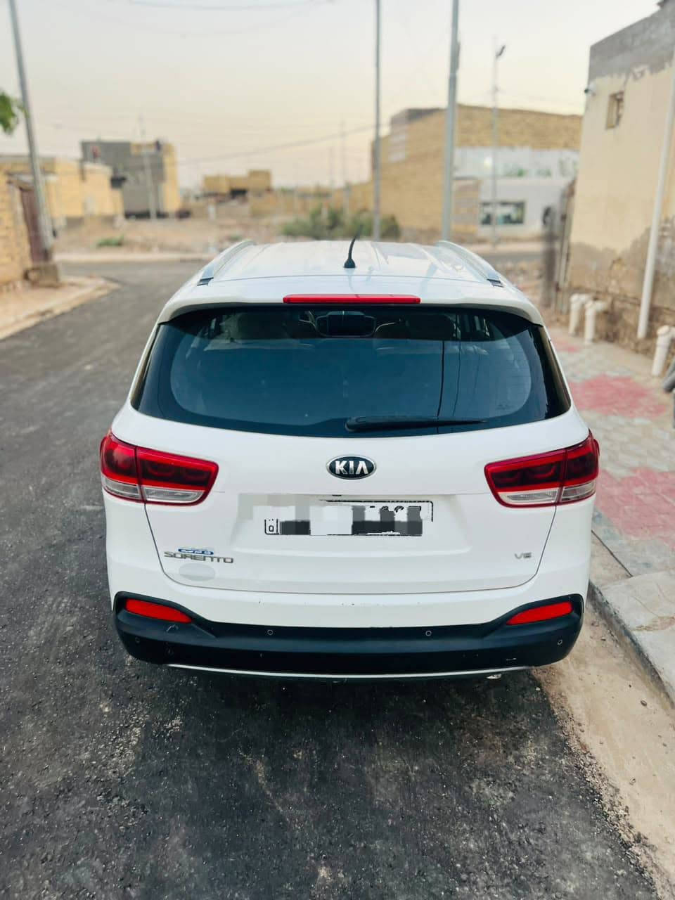 سورنتو ٢٠١٦ خليجي
 كفاله
رقم بغداد باسمي سنوية جديدة لغاية ٢٠٣٠
سته سلندر
بصمه
سبعه راكب
كشن السايق كهربائي
جنطة كهربائي 
كشن جلد
حساس امامي وخلفي 
كاميرا بلادي 
المحرك شرط لا مفتوح ولا يبخر ولا ينقص كير شرط 
سيارة جديدة بمعنى الكلمه 
ماشية ١٣١ 
للاستفسار الاتصال ***********
