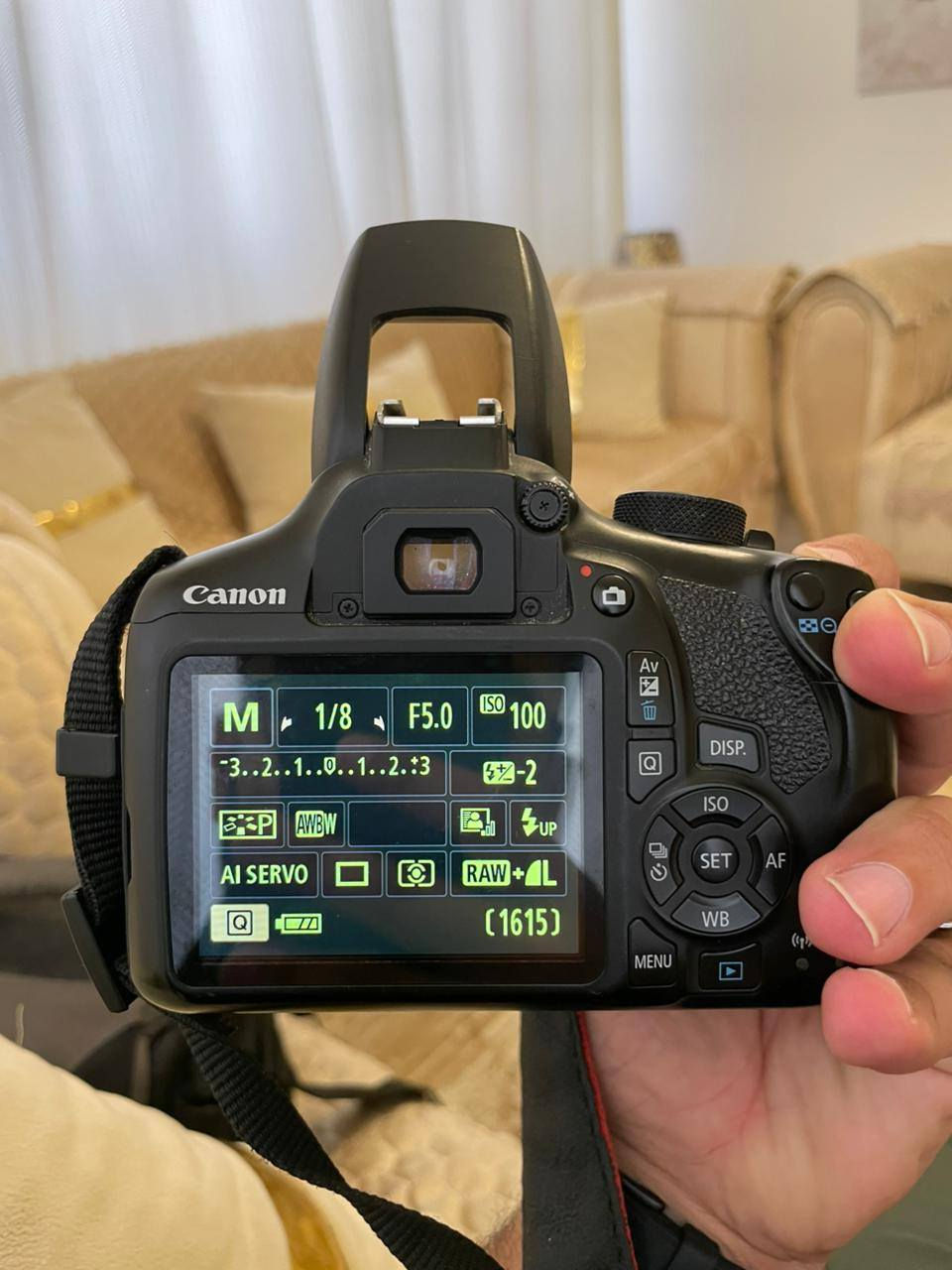 كاميرا canon 1300d 
الكاميرا بحالة الوكاله مع كل أغراضها   الشاحن الشنته الستراب  موجود صور من تصويرها لتواصل خاص او 0796277332 
المواصفات الرسمية للكاميرا كانون Canon 1300d : 
– عدد 18 ميجابكسل .
– نسبة الابعاد : 3:2 .
– نوع المعالج : DIGIC 4+ .
– العدسة : EF / EF-S .
– البعد البؤري : 1.6 من البعد البؤري الاساسي للكاميرا .
– المستشعر : CMOS .
– نوع نظام التركيز : TTL-CT-SIR .
– سرعة الغالق : 30-1/4000 ثانية .
– الشاشة بمقاس 3.0 بوصة .
– حساسة الضوء : 100 – 6400 .
– خاصية نظام لاتصوير المستمر بـ 3 صور في الثانية الواحدة .
– دقة تصوير الفيديو : 1080p ، 720p ، 480p .
– خاصية التواصل مع الشكبات الاسلكية ” Wi-Fi ” .لنقل الصور والفيديو ع الموبايل 
– خاصية الاتصال NFC .
1) (


**إذا كنت صاحب هذا الإعلان وتريد حذفه لأي سبب، رجاءا أرسل رسالة إلى الدعم الفني**