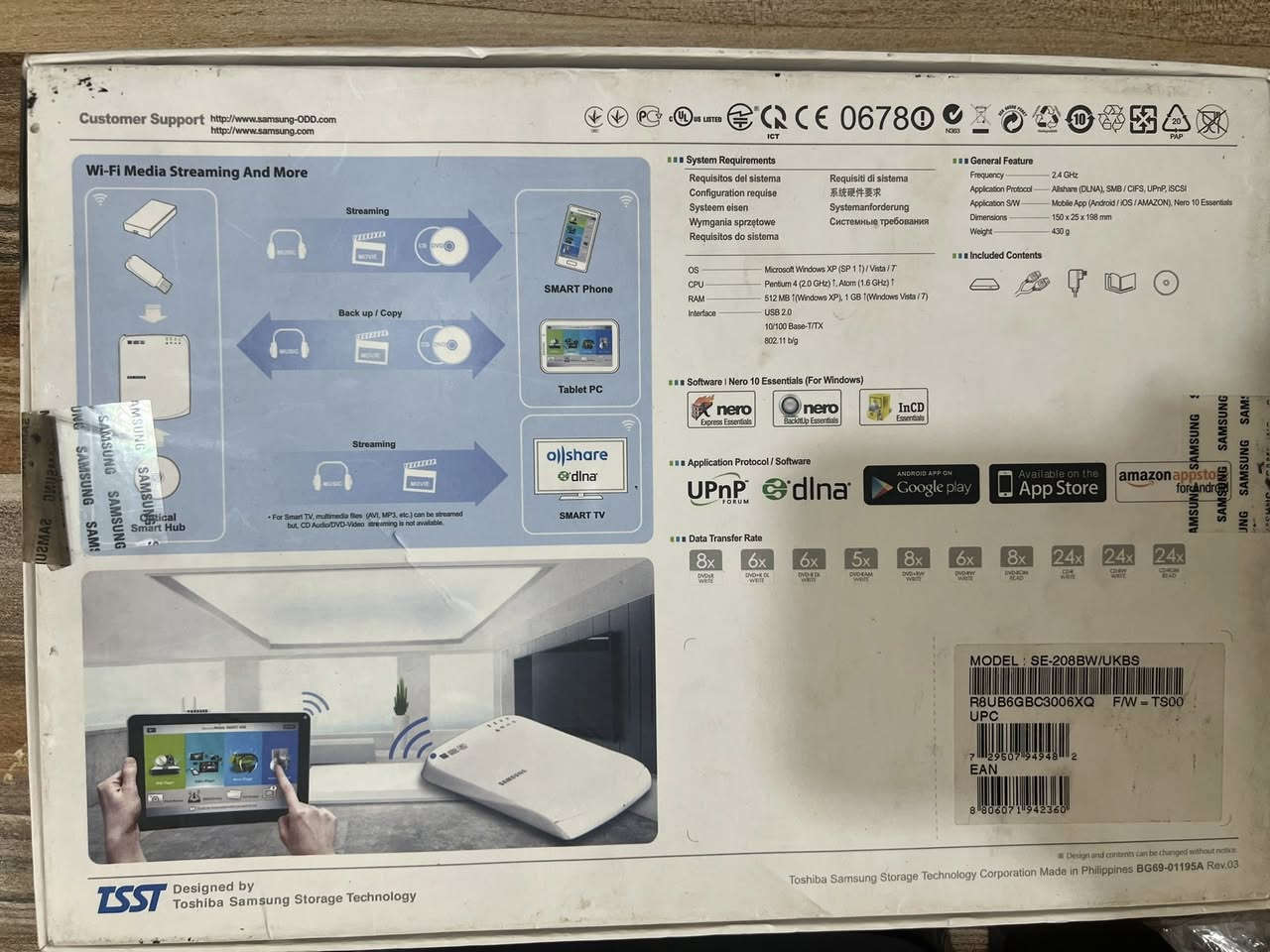 هذا المنتج هو Samsung Optical Smart Hub SE-208BW.
هو جهاز متعدد الاستخدامات يعمل كـ محرك أقراص ضوئية خارجي (DVD±RW) للكمبيوتر.
يمكن استخدامه أيضًا كخادم وسائط لاسلكي (Wi-Fi Wireless) لمشاركة الملفات والأقراص مع أجهزة متعددة مثل الهواتف الذكية والأجهزة اللوحية.
يحتوي الجهاز على منفذ USB لتمكين مشاركة البيانات أو الطابعات عبر الشبكه


**إذا كنت صاحب هذا الإعلان وتريد حذفه لأي سبب، رجاءا أرسل رسالة إلى الدعم الفني**