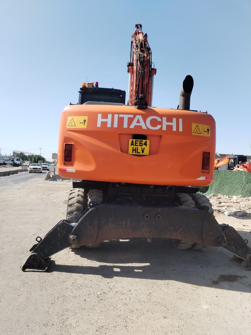 سلام عليكم حفارة هيتاشي بي فايف ٢٠١٥ مشتغلة ٥٥٠٠ ساعة رقم أربيل جديد باسمي هزة ما منتهية مكفولة وجاهزة للعمل مكانها بغداد للاستفسار الاتصال على الرقم ***********
