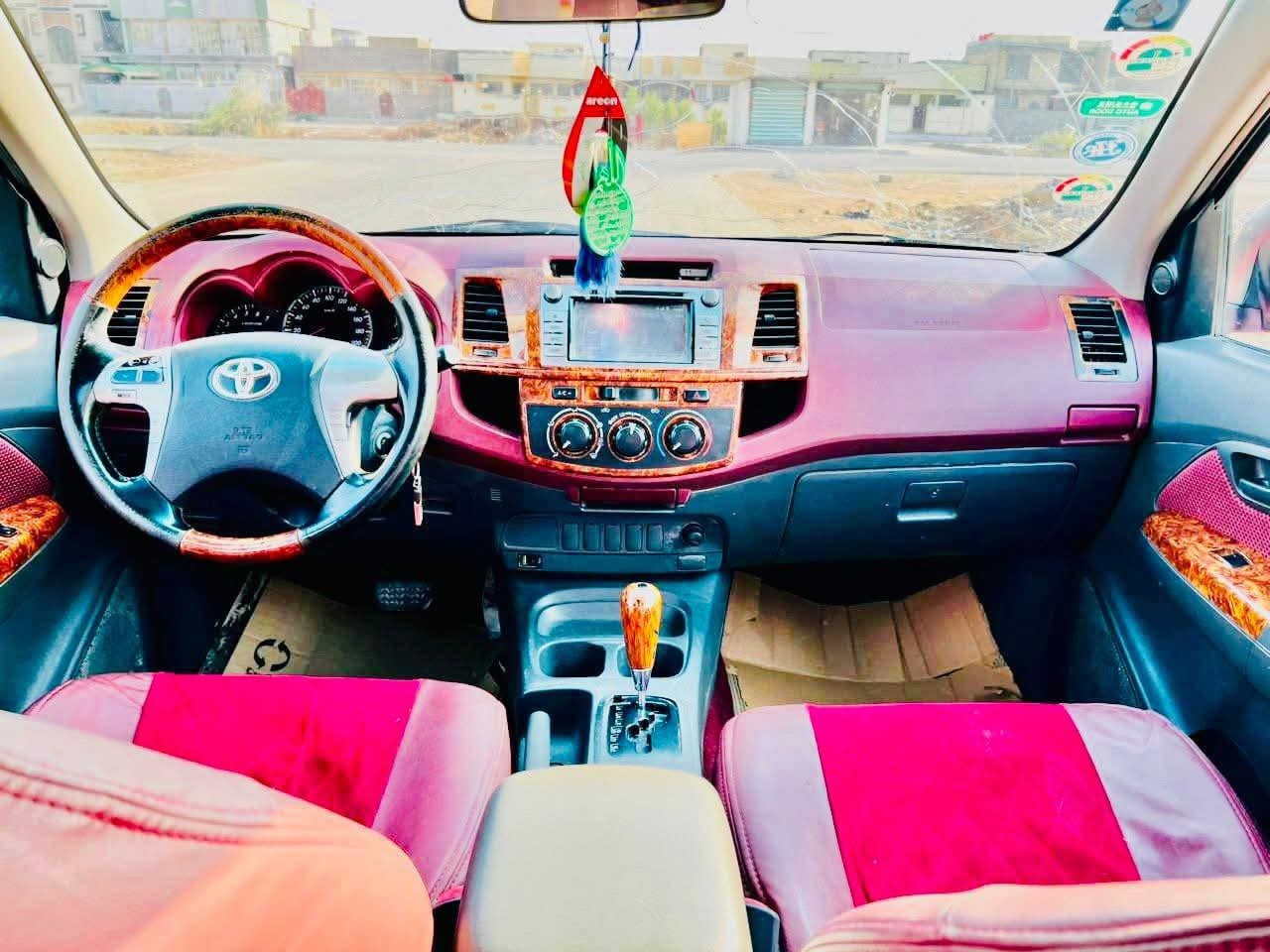 سلام عليكم تيوتا هايلوكس ناصيه 2015 سياره جديده مكفوله كفاله عامه بيه جاملغ اصلي مبدل بدون دواخل فتح وشد محرك مامفتوح كير اوتوماتيك حداديه جديده تخم تاير جديده رقم بغداد دولي انكليزي تحويل مباشر السعر 205 وبيه مجال للشراي اي استفسار اتصال 
***********
