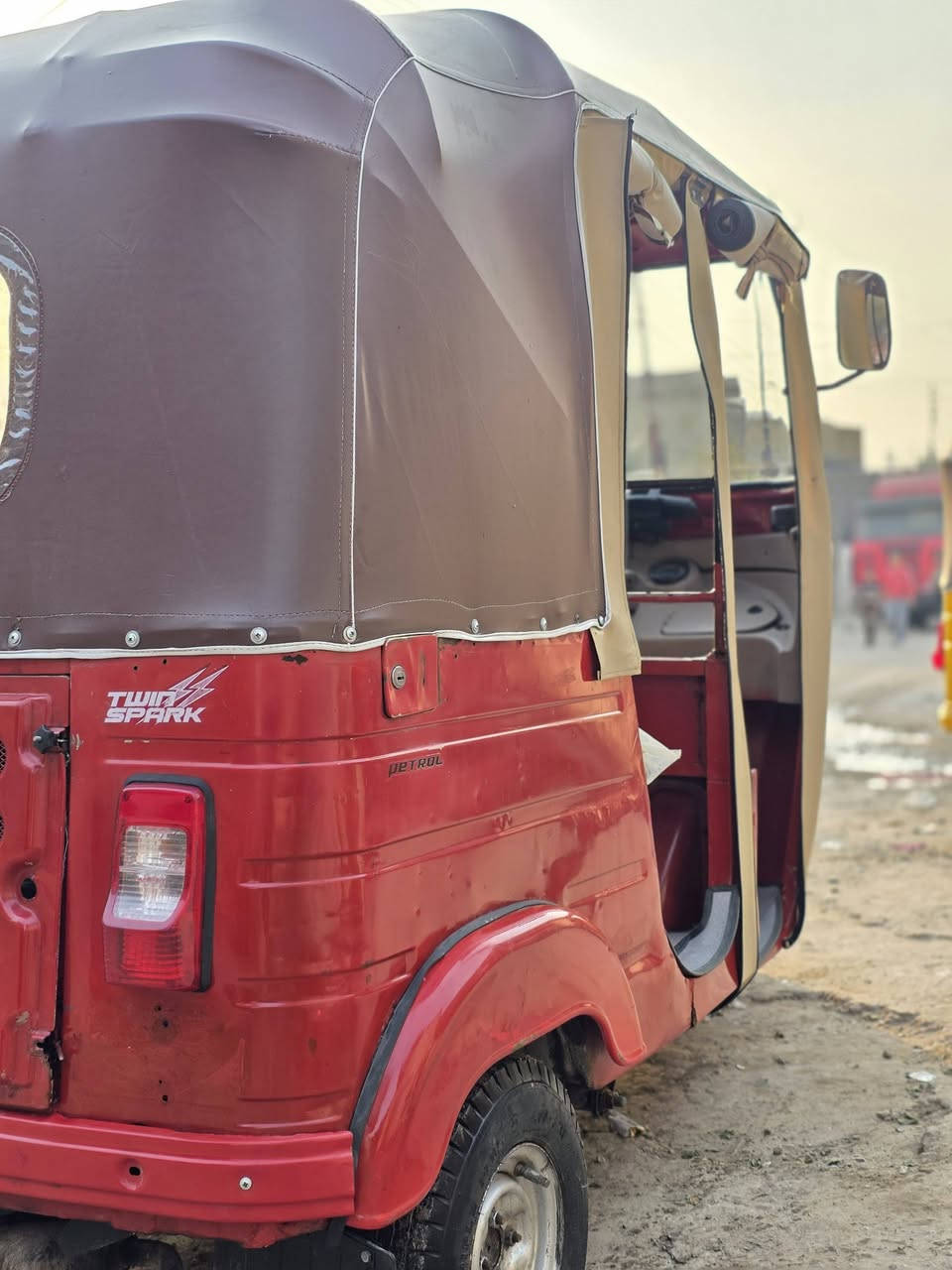 سلام عليكم تكتك موديل 2018 شهر سادس مرقمة بغداد تكتك معمرة دوس و ضربة بل بدي تكتك مكينتهة زين تكتم كدامكم واضح بل صور تكتك رايدهة ب5ملاين وبيهة مجال   ***********
