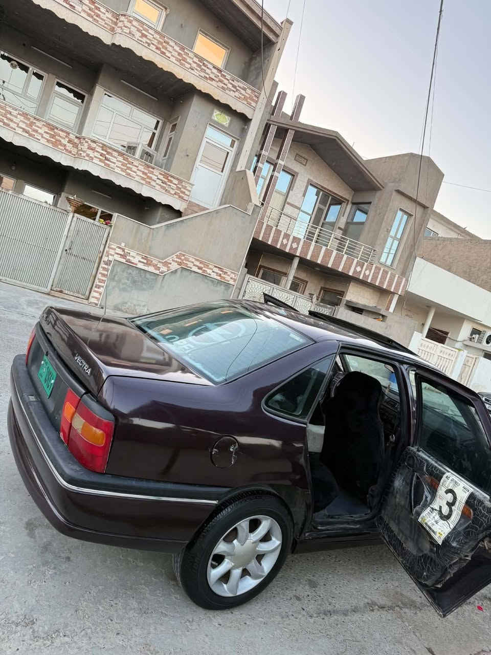 ئەو ئۆپلە بۆ فرۆشتن گێرومەکینە بەشەرتە مەکینە 20ئەوڕوپی مودیل 1992سیارەکە هیجی نیەو بەس عامە بۆ جوانی ئاڕمو سەنەوی بەشەرت ئاڕم دەهۆک پلاستیک ڕەقەم ***********
