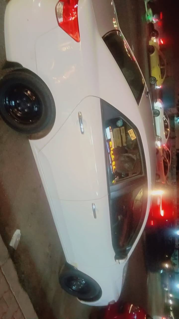 سيراتو 2012  خليجي نص فول  كفاله من الصبغ والتبديل ماعده بارد جامغل امامي رقم سليمانية وكالة باسمي كير مكينه تبريد بل كارتون ما نقصه شي سعره 110 وبيه مجال بسيط مكاني بغداد 
***********
