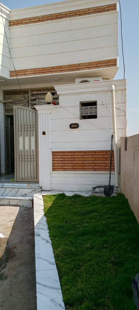 🏡🪴🏡🪴بيت 75 متر يحتوي على حديقة خارجية واستقبال وصالة وغرفة ومطبخ وحمام داخلي وخارجي ومخرن في الطابق الثاني البيت سند 25 ونهاية فرع وسعرة 53 رقم التلفون *********** مكانة مجمع الدلة خلف جامعة العميد
