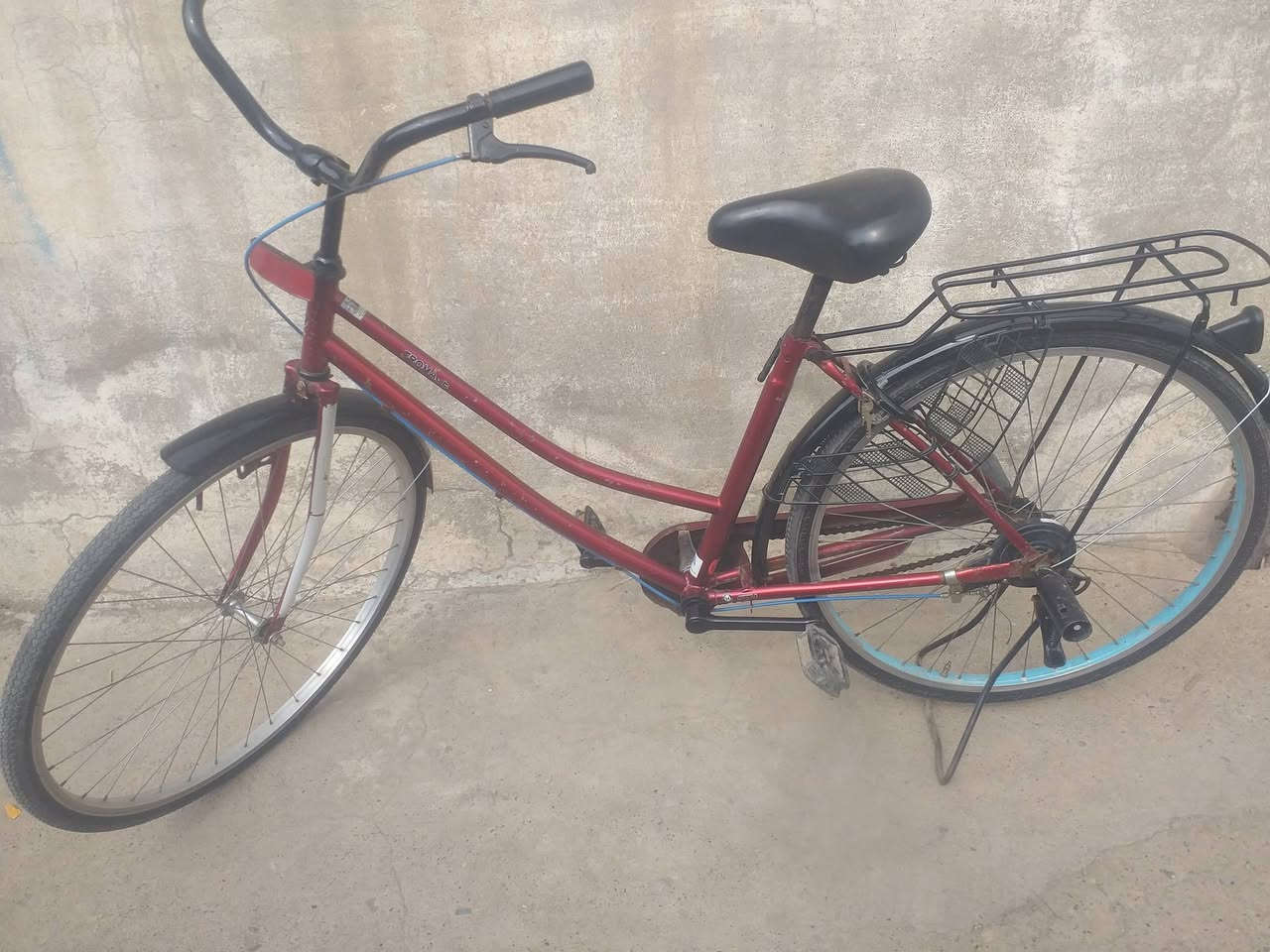 السلام عليكم
بايسكل عبد الحليم للبيع 
لون ماروني 
السعر 60 وبي مجال
الاستفسار الاتصال على الرقم :***********
