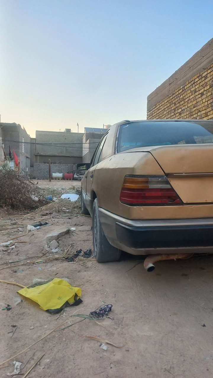 مارسدس دب للبيع سعر ٣٥ وبيه مجال
العنوان حي ميسان 
***********
تبريد عطلان 
تخم تاير جديد
حداديه جديده 
كير محرك جديد 
سياره عوزه تلحيضات بصيطه
