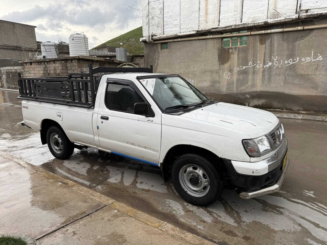 سەرەتا بە ناوی خوای گەورە 

نیسان پیکاب 2001 ئاڕمی پلاسیکی سلێمانی 
مەکینەی تازە تەعمیر 
پێشو دوای تازە داگیراوە 
تەبریدی ساردو گەرم بیعەیب 
چرکەی تیانیە  
دەعو لێدراو پارچەڕەشی نیە

ژ.م ***********
