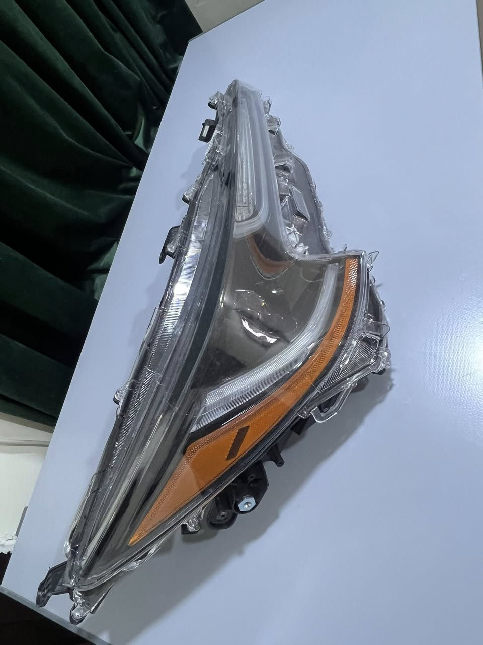 سلام عليكم شباب متاح تك لايت كورلا 22 لايت تجاري مال امريكا اجة ويه السيارة جديد شخط مابي مكاني كركوك السعر 150 الف وعندي توصيل اي محافظه ***********
