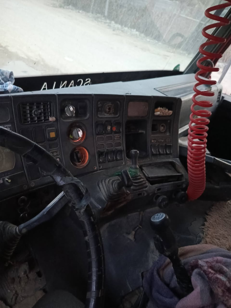 اسكانيه مكفول مكينه كير شاصي مكفول تخم تاير تانكي 16طن سياره حلوه ومناسبه لاتصال ***********
