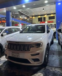 جيب سوميت 2017 وارد خليجي مكفولة فول مواصفات  مكينة 8 سلندر هيمي رادار...