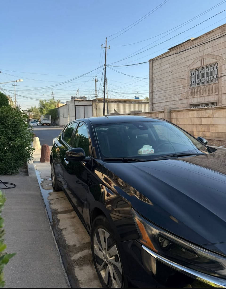 � نيسان ألتيما الشكل الجديد 2023  S 🚗
📍 الموقع: بغداد - الكرادة 

🔹 المواصفات:

 • الموديل: 2023
 • المحرك: 2.5
 • حجر بيئة بلادي 
 • توقف ذاتي + مانع اصطدام
 • قيادة آلية مع نظام المسار
• رادارات أمامي وخلفي
 • الأبواب بصمة
 • لايتات LED بلادي
 • تحكم كامل  الستيرن (فول تحكم)
• خروج عن المسار ( يهتز لستيرن ) 
• تشغيل عن بعد

🔹 الحالة:

 • نظافة مثل ما موضحة بالصور
 • الضرر: صبغ جاملغ وبالبنيد فقط
 • بدون دواخل والراديترات بلاد
 • إيرباك ستيرن والدشبول راجع سستم

🔹 رقم الشاصي: 1N4BL4BV2PN335974

💰 السعر: 135$ (وبيها مجال)

📞 للاتصال: ***********
