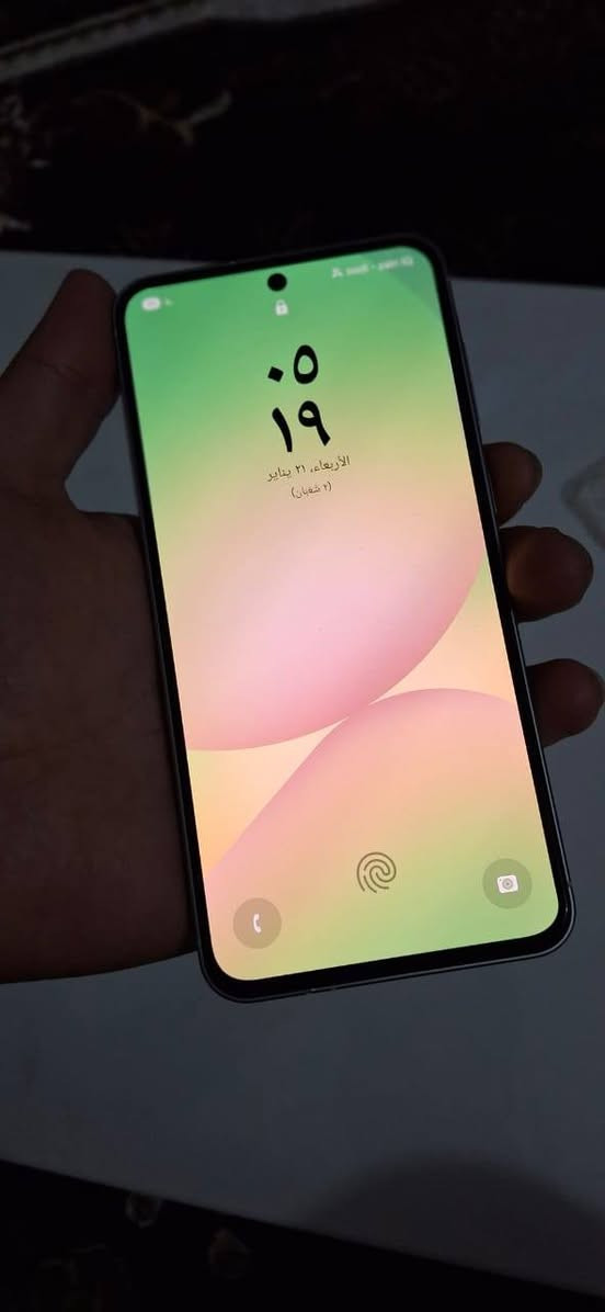 Galaxi A56  5G
ذاكره 256 تاريخ الشراء قبل 7 ايام سعر الجديد 455 الف رايده ب425 وبي مجال شريحتين + شريحة الكترونية يعني
 3 خطوط بطارية 5000 ملي امبير كامل ملحقات متوفر توصيل داخل النجف للتواصل *********** اتصال او واتساب 
(لاسق حماية + حافضه هديه مع الهاتف )
