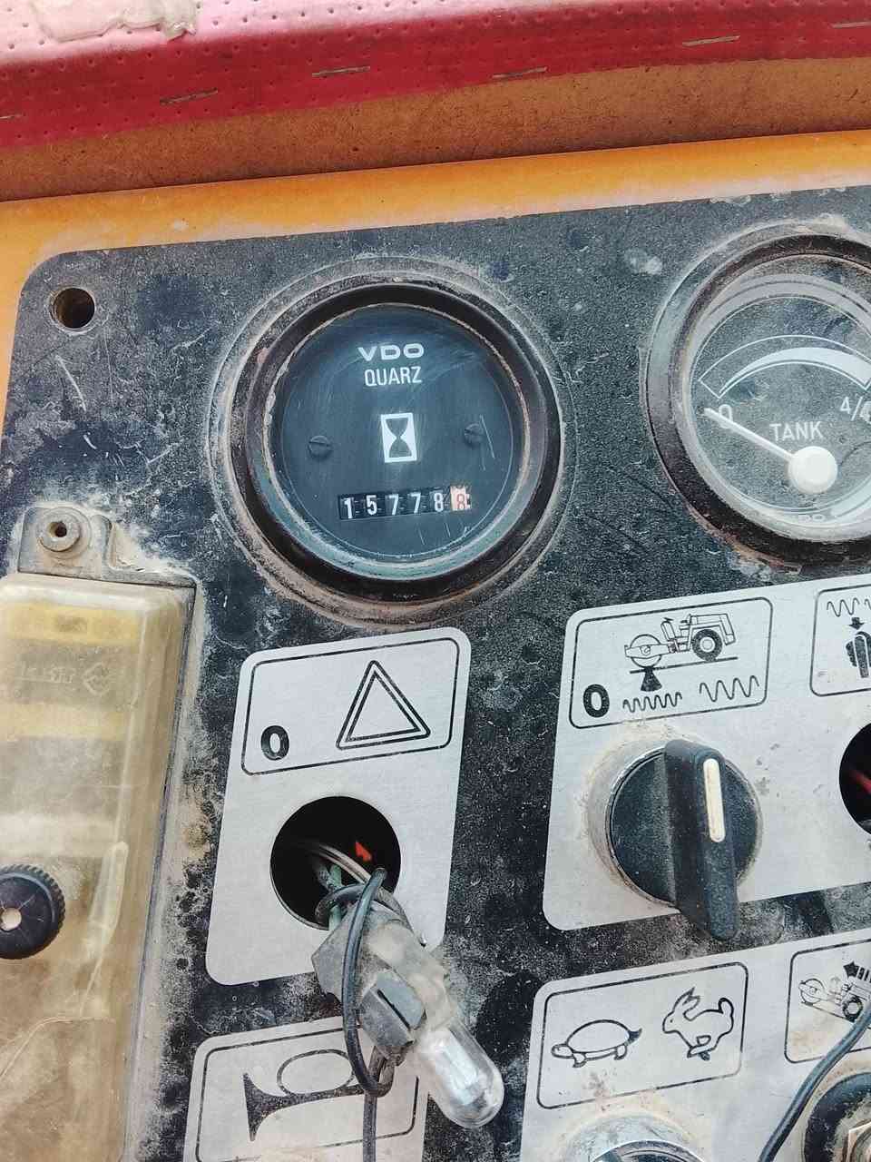 للبيع حادلهBOMAG213 
مكان واسط العزيزيه 
مكينه جاهزه في موقع العمل 
السعر 3شدات  ونص وبيه مجال 
 اتصال***********8
