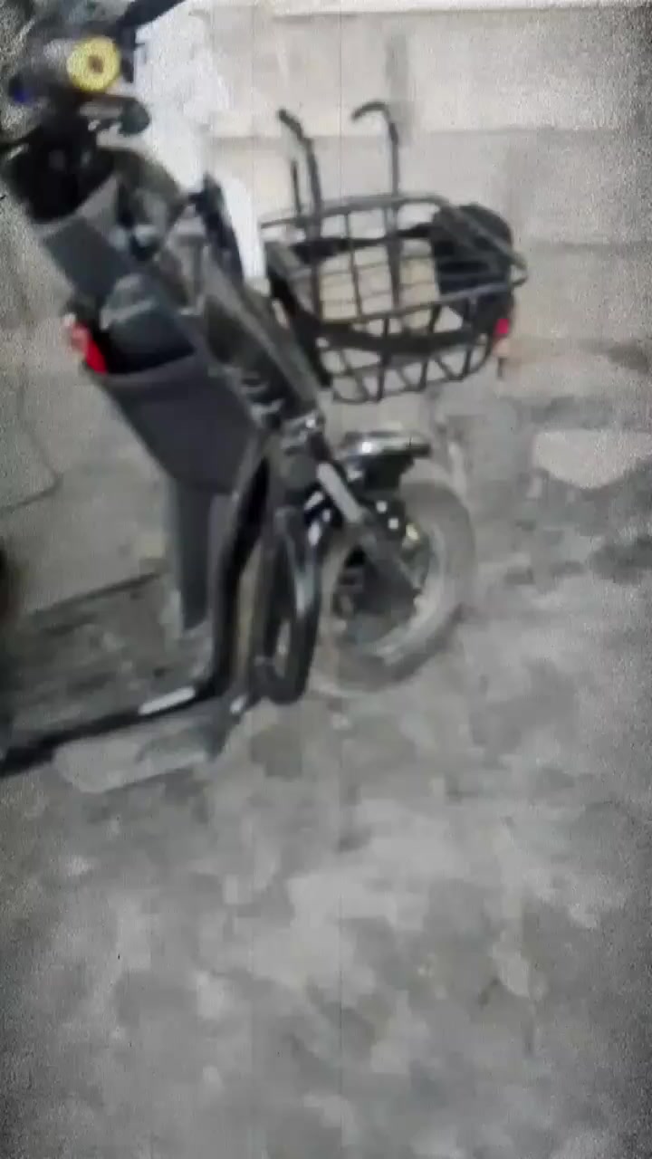 السلام عليكم ورحمة الله وبركاتة دراجة شحن للبيع موديل 26مكان ديالى بعقوبة المقدادية السعر750وبيهة مجال شي قليل جداً  الدراجة نضيفة بكل معنة الكلمة او  مراوس بدراجة سيفان 24او 25 اي استفسار علة هذا الرقم ***********
